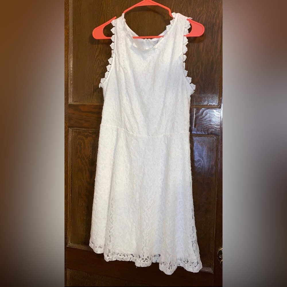 White lace dress. Size large NWT